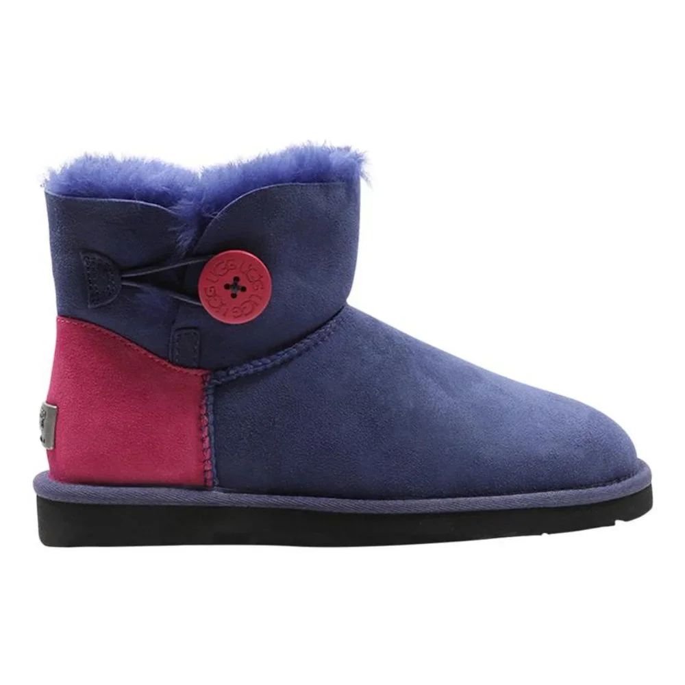 UGG Mini Bailey Button Shearling Boots. Real sheepskin boot. Size: 3